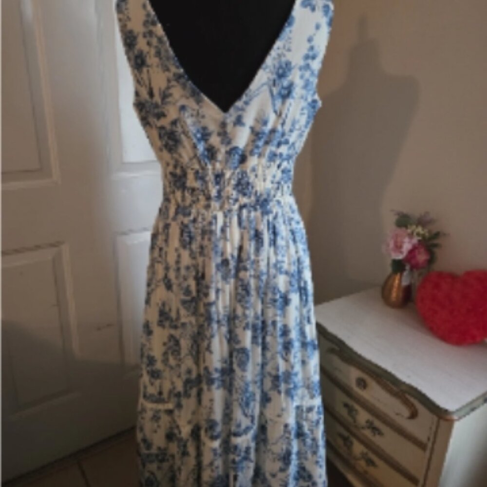 TAYLOR Floral Spring Dress - Picture 2 of 12